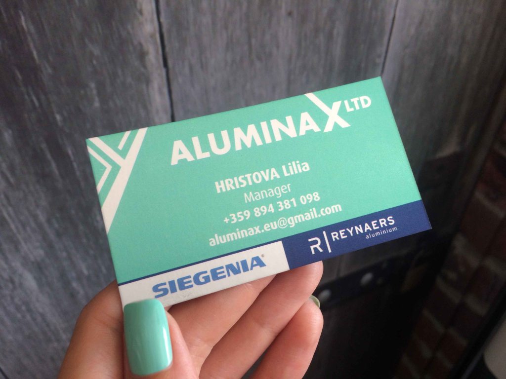 Визитки на сребриста основа